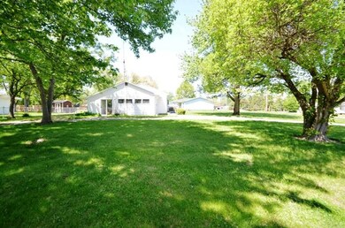 120 Pyle St, Geneva, IN 46740 - photo 2