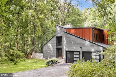 634 Springvale Rd, Great Falls, VA 22066 - photo 3