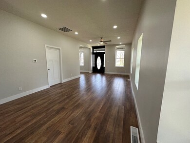 637 W Main St, Thorntown, IN 46071 - photo 5