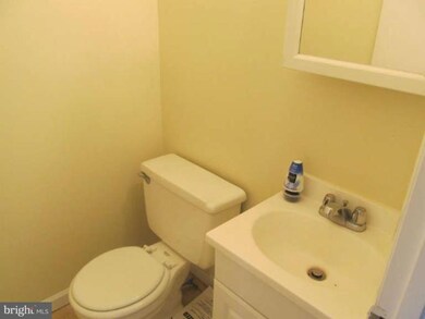 906 Portia Ct, Hyattsville, MD 20785 - photo 7