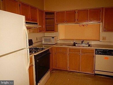 9411 Groffs Mill Dr unit 9411, Owings Mills, MD 21117 - photo 5