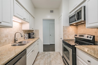 Gorgeous kitchen with with earth tone and white co