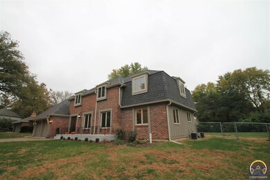 1527 SW Ward Pkwy, Topeka, KS 66604 - photo 2