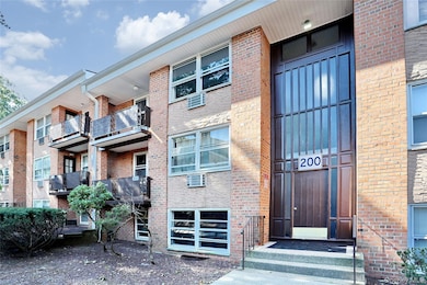 200 Kearsing Pkwy unit E, Monsey, NY 10952 - photo 3