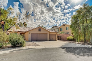 2252 Maple Shade St, Henderson, NV 89002 - photo 3