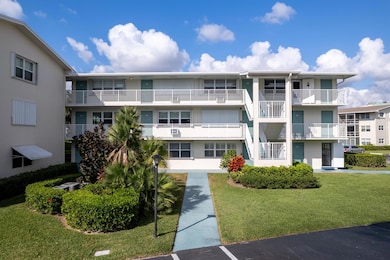 210 Horizons E unit 111, Boynton Beach, FL 33435 - photo 3