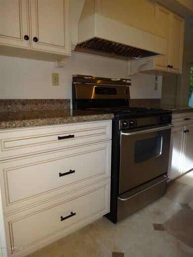DSC01903 Kitchen 4