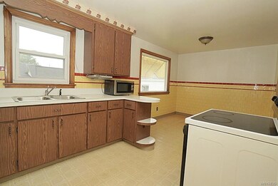 1434 Weaver Pkwy, North Tonawanda, NY 14120 - photo 5