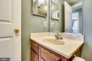 13916 Winding Ridge Ln, Centreville, VA 20121 - photo 5