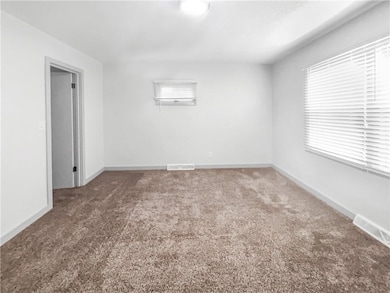 612 N Logan St, Olathe, KS 66061 - photo 5