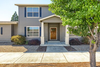 1217 Crown Ave, Central Point, OR 97502 - photo 4