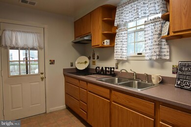 8047 Highpoint Rd, Clearwater Beach, MD 21226 - photo 7