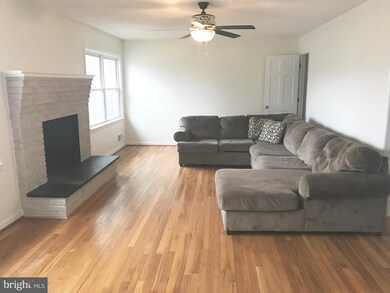 5830 Arnet St, Falls Church, VA 22041 - photo 4