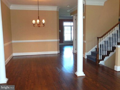 6876 Frase Dr, Falls Church, VA 22043 - photo 3