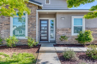 860 Spring St W, Madera, CA 93636 - photo 2