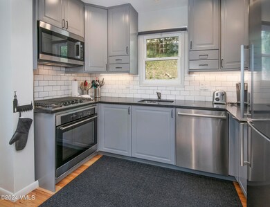 4112-Spruce-Way-MLS_10