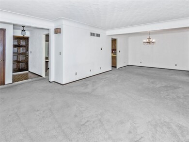 711 Valley Dr, Maryville, IL 62062 - photo 5