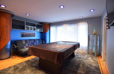 (5) Family Room or Third Bedroom