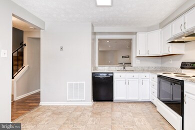 7215 Procopio Cir, Columbia, MD 21046 - photo 5