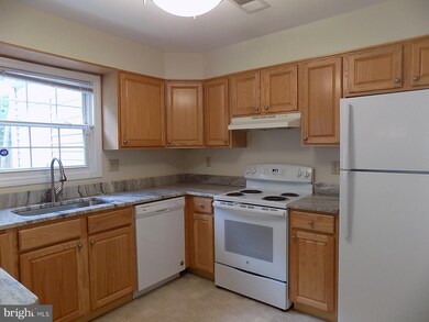 12106 Dove Cir, Laurel, MD 20708 - photo 7