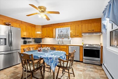 911 Stafford St, Rochdale, MA 01542 - photo 4