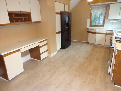 The Large Ear-in Kitchen has plenty of counter spa