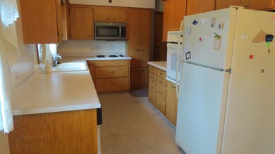 325 16th Ave NE, Jamestown, ND 58401 - photo 5