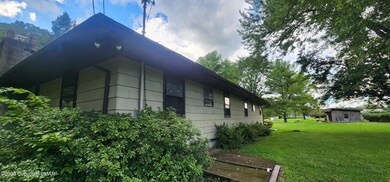 73 Shawnee Dr, Mount Bethel, PA 18343 - photo 2