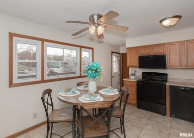 4233 Warren St, Davenport, IA 52806 - photo 7