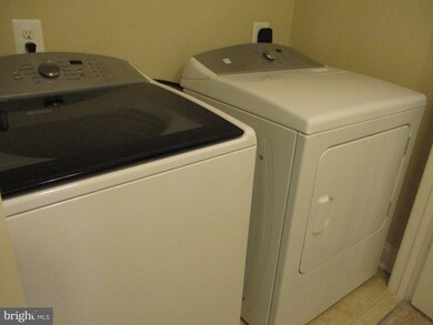 11924 Weybridge Ln, Germantown, MD 20876 - photo 7