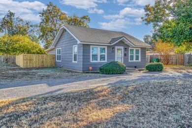 4013 Maple St, Vernon, TX 76384 - photo 2