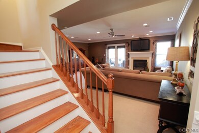 Let's move up to the second floor.