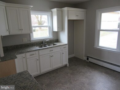 211 W Maple Ave, Myerstown, PA 17067 - photo 6