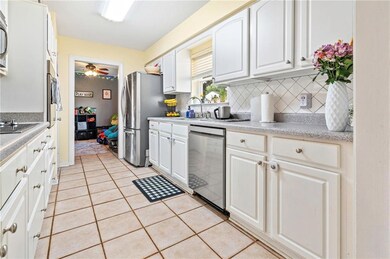 2157 Leslie St, Gretna, LA 70056 - photo 5