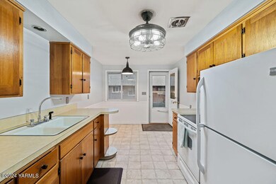 Kitchen looking to eat-in dining space