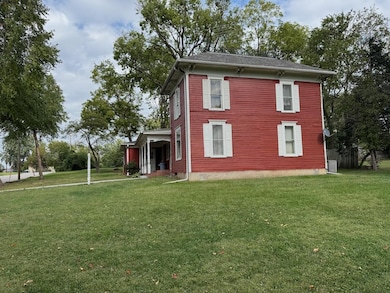 201 E Clarinda Ave, Shenandoah, IA 51601 - photo 2