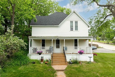 145 E Montello St, Montello, WI 53949 - photo 2