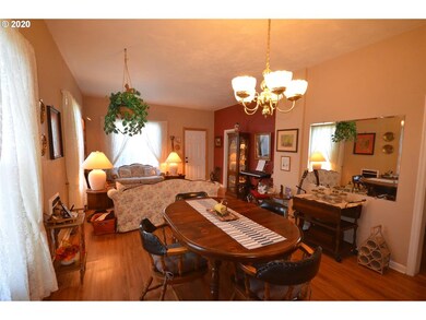 420 W 10th St, the Dalles, OR 97058 - photo 6