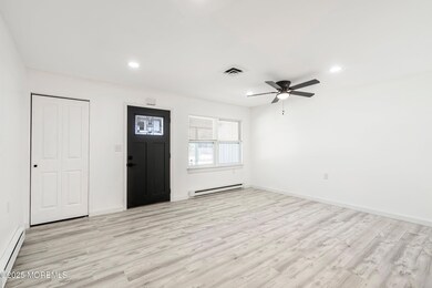 06-Foyer to Living