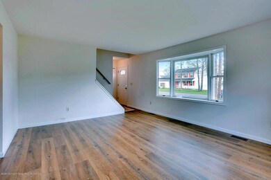 1202 Kennebec Rd Lacey-large-007-005-Liv