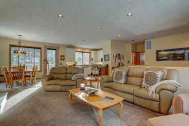 18015 Hickory Ln, Sunriver, OR 97707 - photo 4