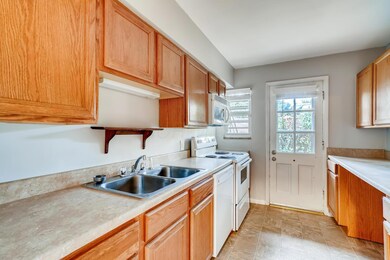 1143 S Cassingham Road-large-004-005-Kit