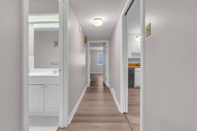 4400 Poplar Ave unit 21, Memphis, TN 38117 - photo 6