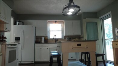 507 N Jefferson St, Raymore, MO 64083 - photo 6