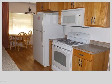 Updated kitchen/flooring/appliances
