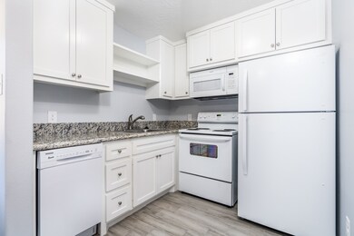 207 N Poplar St unit B, Tomball, TX 77375 - photo 2