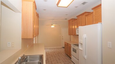 902 Coe Rd, Pinehurst, TX 77362 - photo 7