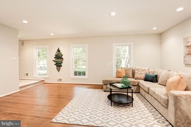 12409 Goldfinch Ct, Potomac, MD 20854 - photo 6