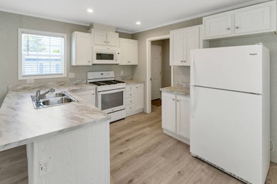 607 Lesperance Dr unit 607, Rochester Hills, MI 48307 - photo 5