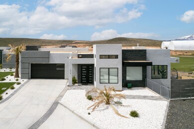 1518 Torrey Pines Road-large-002-037-03T